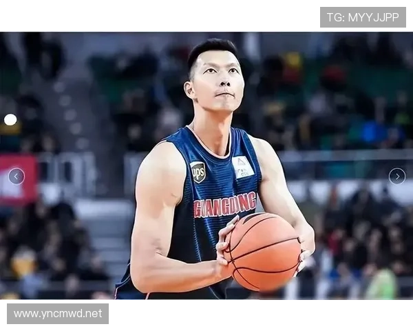 易建联家里冰箱贴都是NBA球队logo，连牛奶盒都得按训练餐单贴标签